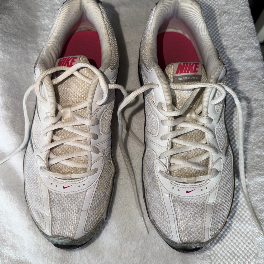 Nike Reax Run 5 Women’s Size 9 White Pink Running Shoes